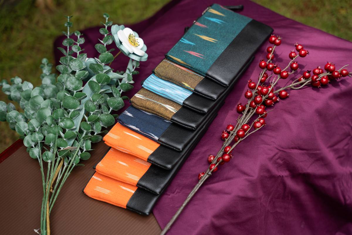 Multicolour Sling Row