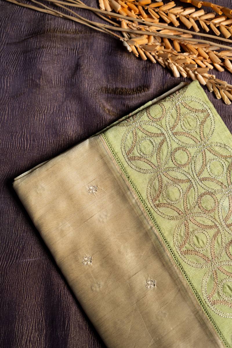 Beige Lattice Border
